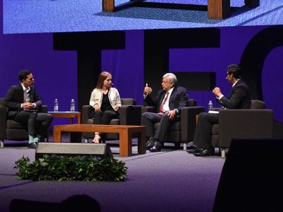 AMLO en un abarrotado Tec: "me abstendría si no fuera yo el candidato"