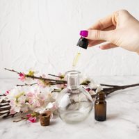 El truco viral que no falla para que tu perfume favorito dure en tu piel todo el día