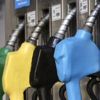 Combustible: Axion y Shell suben el precio de la nafta