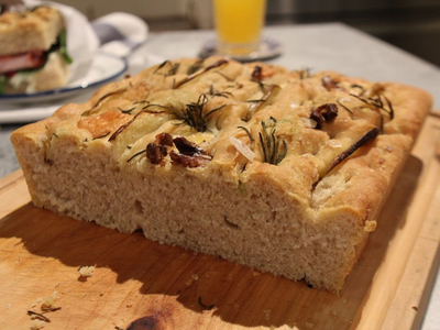 Focaccia: así la podés hacer bien caserita, esponjosa y tan rica como las compradas