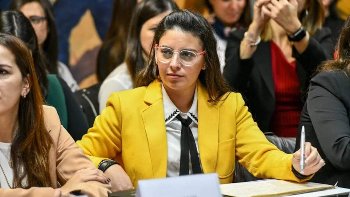 La Ministra de Diversidad de Nación, Ayelén Mazzina. Fuente: (La Nación)