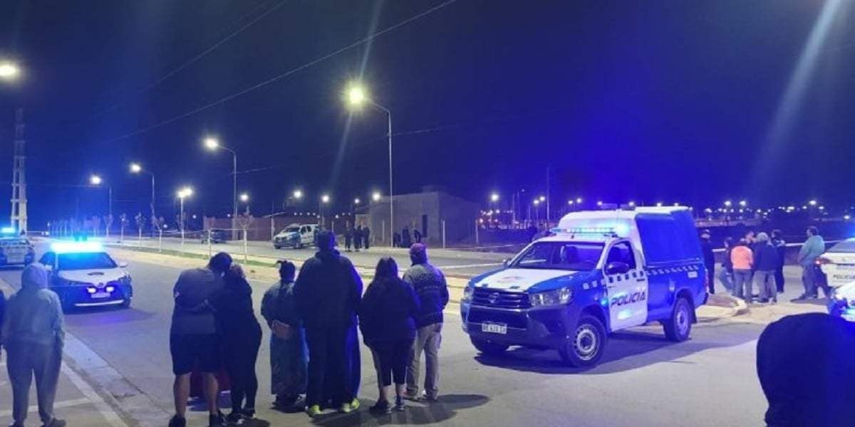 Policía acordonó un área importante para preservar la escena del crimen. Fuente (Cutral Co al Instante)
