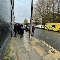 Al menos un muerto y un herido por la explosión de un coche frente a un hospital de Liverpool