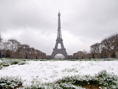 Francia: las primeras nevadas del año opacadas por la pandemia