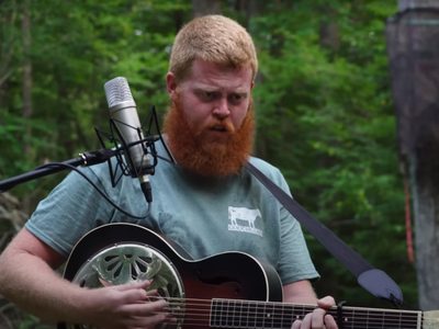 Cantautor desconocido desbanca a Taylor Swift en la lista Billboard (Video)