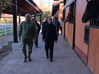 Sheinbaum se salta la agenda y visita instalaciones militares en Chihuahua