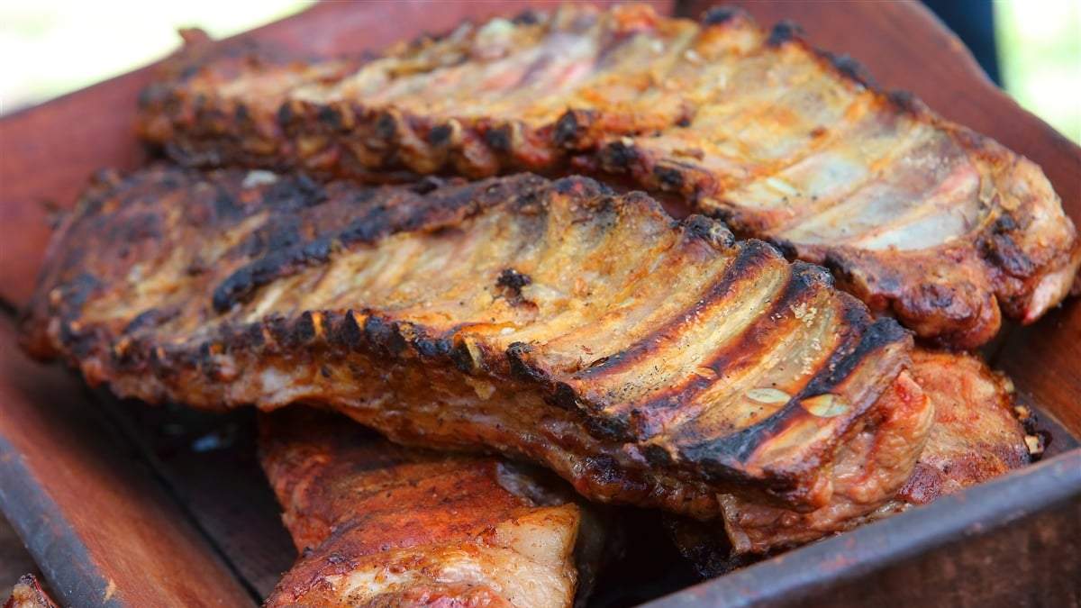 Pechito de cerdo a la parrilla. Fuente: (X)
