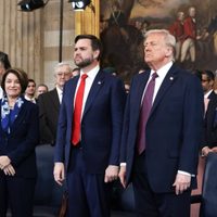 Trump proclama que astronautas harán ondear la bandera de Estados Unidos en Marte