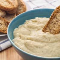 No te pueden faltar: los 3 dips más simples y deliciosos para acompañar cualquier picada
