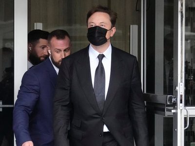 Falso Elon Musk convenció a directora de escuela de firmar cheque por 100 mil dólares