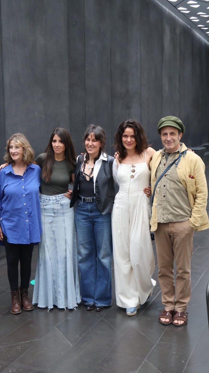 El equipo de Juana Cortesi´a Montserrat Serrania (@malandra_photo)