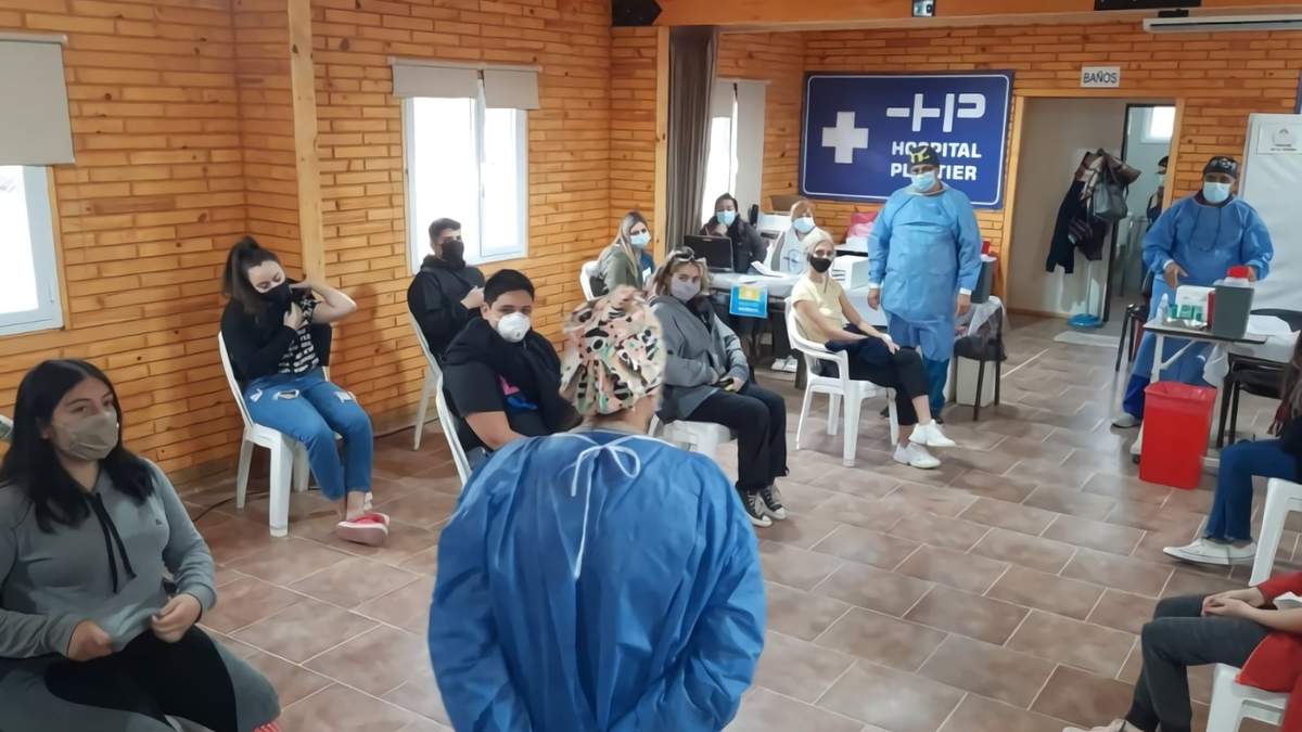 Plottier vacunó a menores con factores de riesgo. Fuente: (Twitter)