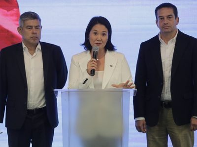 Fujimori y López Aliaga lideran el conteo de votos de la elección presidencial en Perú