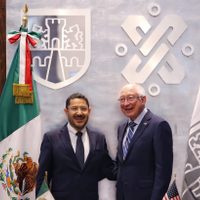 Batres y Ken Salazar sostienen su primera reunión; estos temas abordaron
