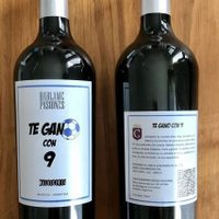 Los hinchas de Racing ahora tienen vino para festejar un histórico triunfo