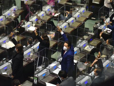 Luego de cuatro días y acaloradas sesiones consuman la extinción de 109 fideicomisos