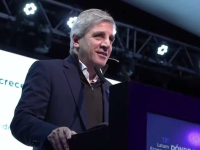 Luis Caputo fue optimista sobre la proyección económica argentina y aseguró que Milei ganará en 2027