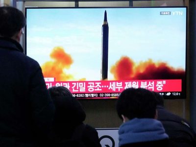 Norcorea lanza al mar misil balístico de alcance intermedio