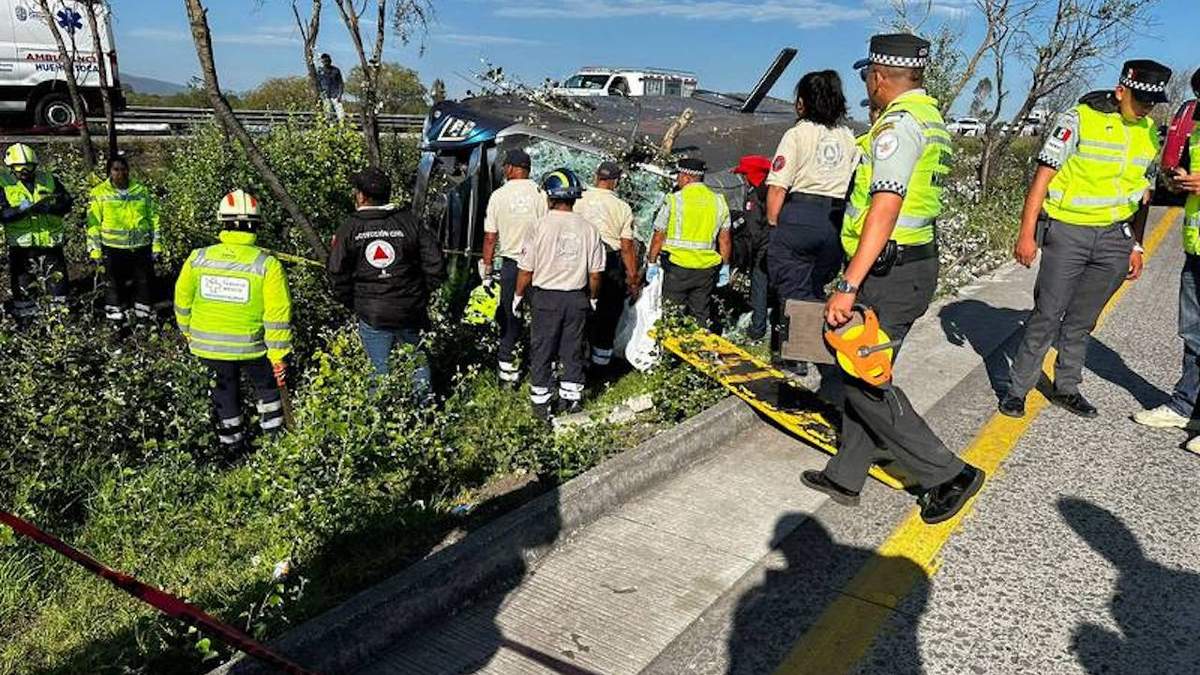 Personal de auxilio llegó al lugar del accidente