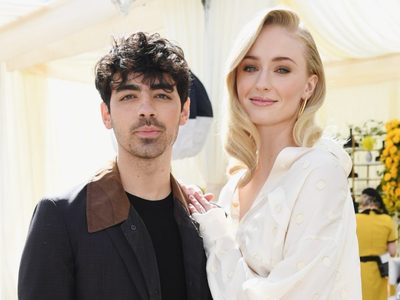 La primera foto compartida por Joe Jonas y Sophie Turner, tras convertirse en padres