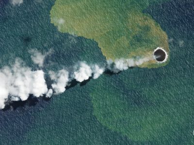 Una nueva isla surgió en medio del océano Pacífico, a pocos kilómetros de Tonga