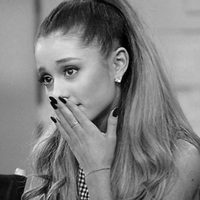 ¡Está muy mal! Ariana Grande luce terrible y ya no puede ocultarlo más. ¿Coronavirus?