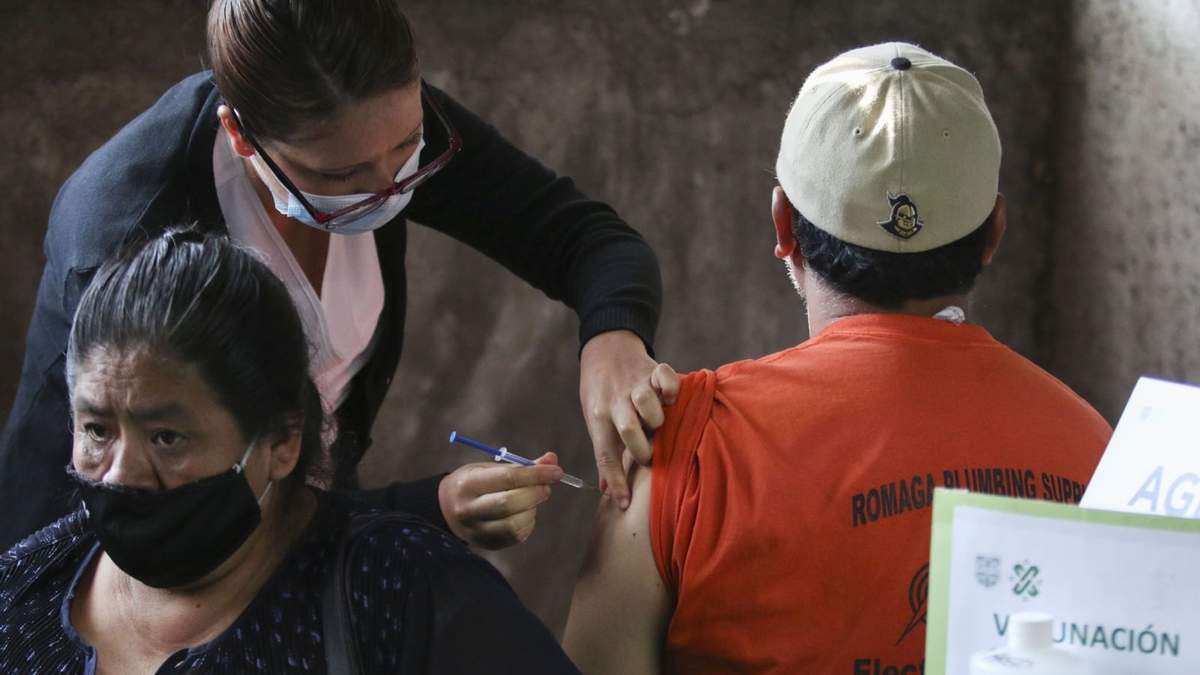 Vacunación a adultos mayores de 60 años en alcaldías de la Ciudad de México