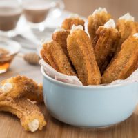El acompañante perfecto para la playa: aprende cómo preparar churros de papa y queso