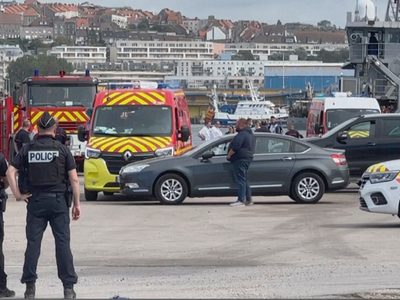 Barco con decenas de migrantes naufraga en Canal de la Mancha frente a Francia