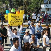 Interceptan a AMLO en Iguala para clamar justicia en el caso Abarca-Pineda (Videos)