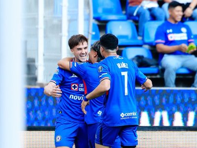 Cruz Azul afianza su liderato tras golear 3-0 a San Luis (Videos)