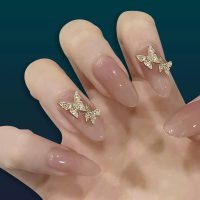 Este color casi invisible será tu mejor aliado en manicura: la tendencia top del invierno 2025