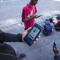 Funcionarios de inmigración de EU buscan ampliar la recopilación de datos de las redes sociales
