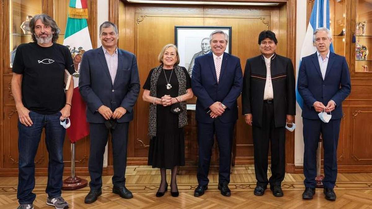 Alberto Fernández, Evo Morales y los demás invitados al evento. Fuente: (Twitter)