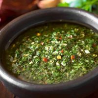 No falla: la receta más fácil del chimichurri casero que podés guardar en la heladera