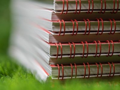 Con solo espirales de cuadernos usados: mirá estas 2 ideas para mantener el orden de tu baño o habitación