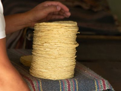AMLO promete que el precio de la tortilla no aumentará en 2024