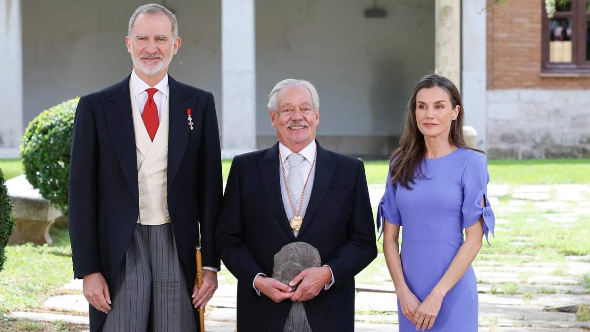 Los Reyes de España, junto al escritor Gonzalo Celorio