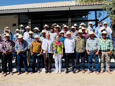 Frente a Yaquis, Sheinbaum ratifica a funcionarios que dan seguimiento a plan de pueblos originarios