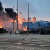 Por el incendio en la refinería, el sindicato petrolero lanzó un paro total de actividades