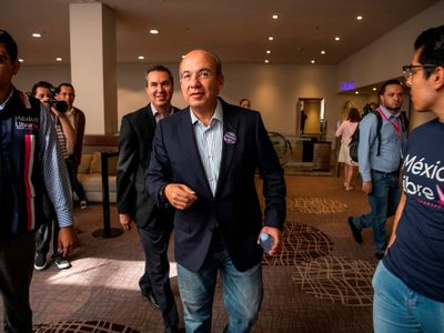 Felipe Calderón, mal y de malas
