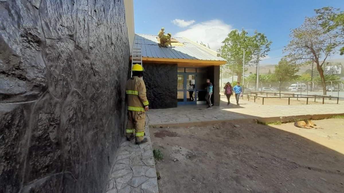 Se volaron chapas por las fuertes ráfagas en Andacollo. Fuente: (Facebook)