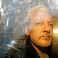 El Gobierno del Reino Unido firmó la extradición de Julian Assange a Estados Unidos