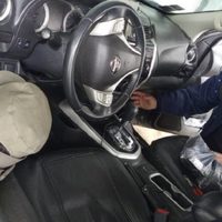 Descubrieron que llevaba impresoras ocultas bajo el piso de la camioneta