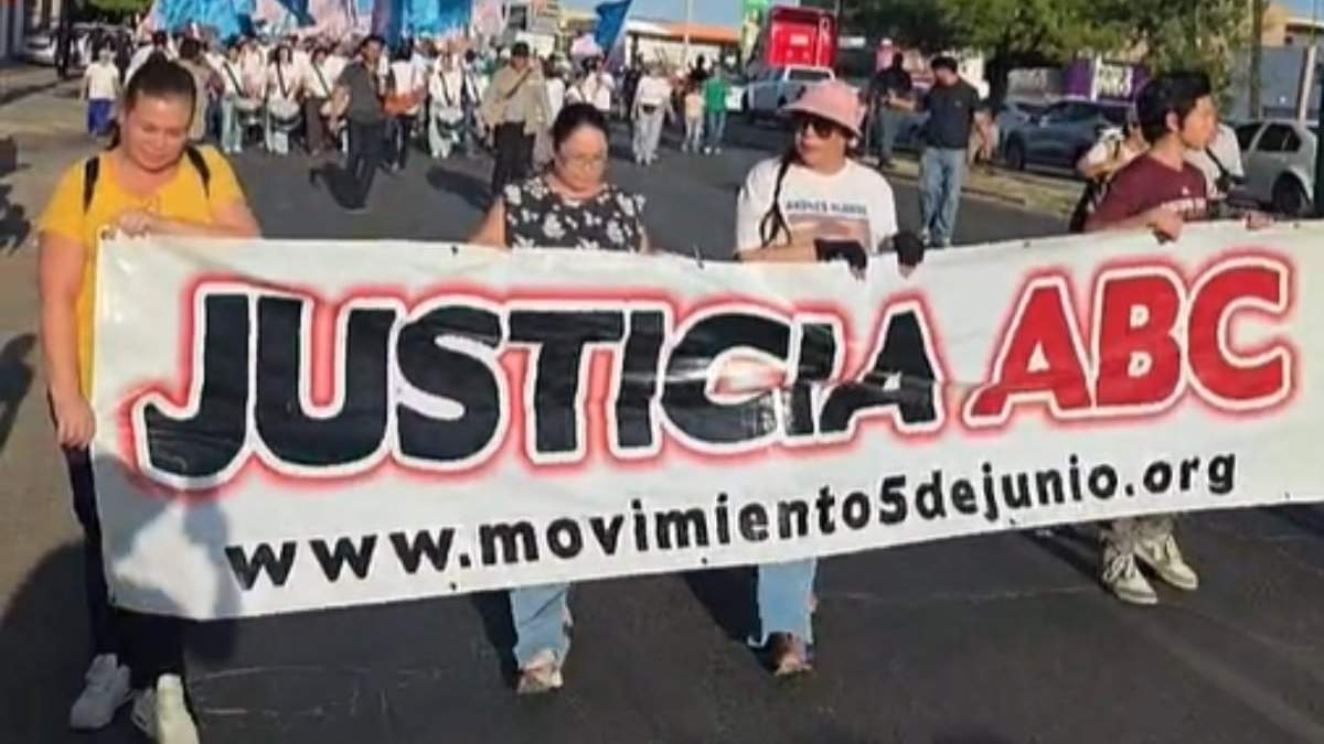 La marcha en Hermosillo en el 17 aniversario del incendio en la Guardería ABC