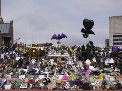 Birmingham da una emotiva despedida a Ozzy Osbourne mientras su familia lidera los homenajes