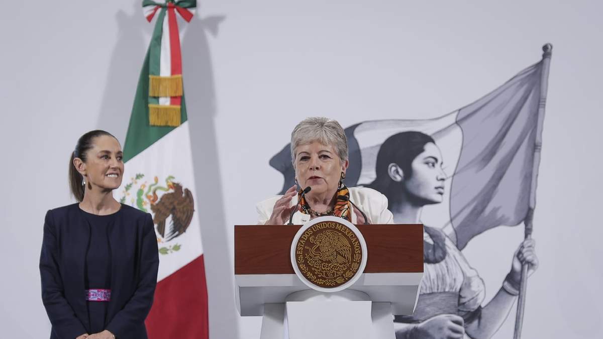 La presidenta Claudia Sheinbaum y la titular de la Semarnat, Alicia Bárcena