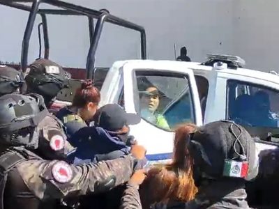 Represión en el informe de la alcaldesa de Cholula; detienen a reportero y a líder de comerciantes