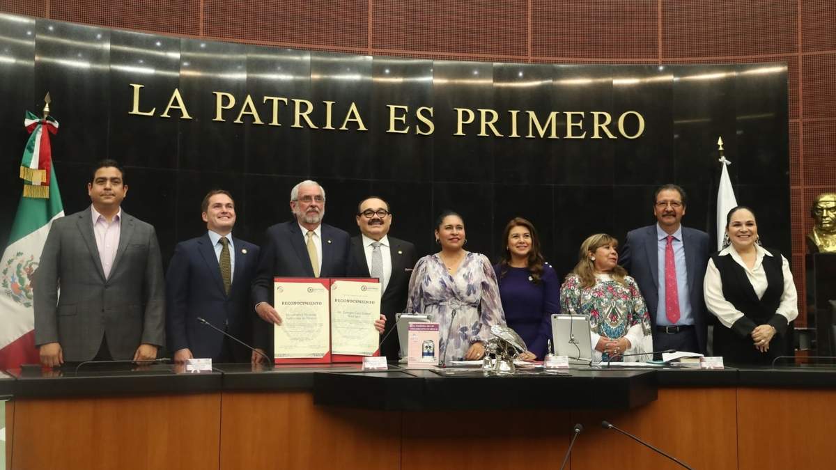 Enrique Graue agradeció el reconocimiento del Poder Legislativo y recordó que “educación, ciencia, tecnología e innovación forman un vínculo capaz de detonar desarrollo y generar igualdad”