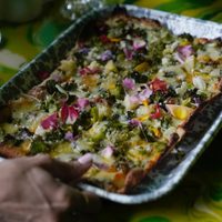 Un movimiento convierte toneladas de restos de comida en pizza y helado